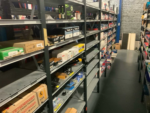 Partij automaterialen - afbeelding 1 van  8