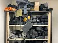 Partij autostoel-reparatiedelen (stof, armleuningen, hoofdsteunen, schuim) - afbeelding 14 van  16