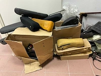Partij autostoel-reparatiedelen (stof, armleuningen, hoofdsteunen, schuim) - afbeelding 16 van  16