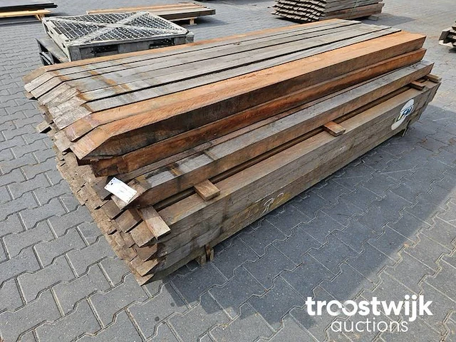Partij azobe palen 76 stuks 250x8x8cm - afbeelding 1 van  6