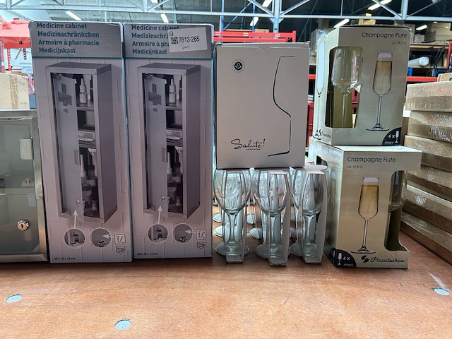 Partij badkameraccessoires en glaswerk - afbeelding 2 van  7