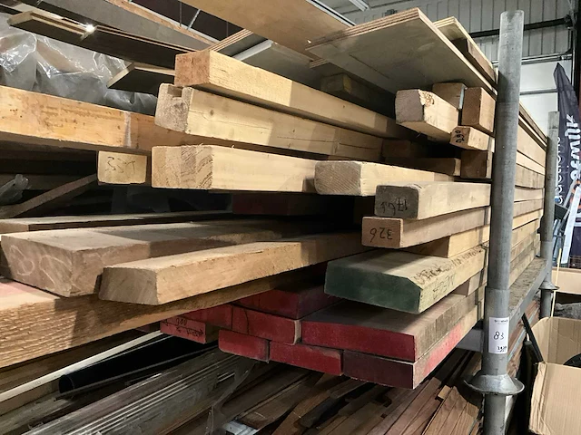 Partij balk materiaal - afbeelding 2 van  5