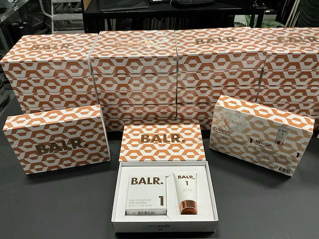 Partij balr 1 giftsets eau de parfum & body lotion (27x) - afbeelding 1 van  5