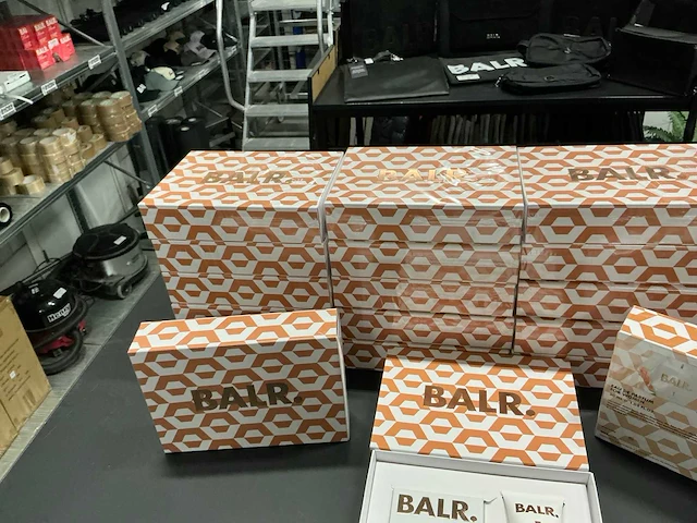 Partij balr 1 giftsets eau de parfum & body lotion (27x) - afbeelding 5 van  5