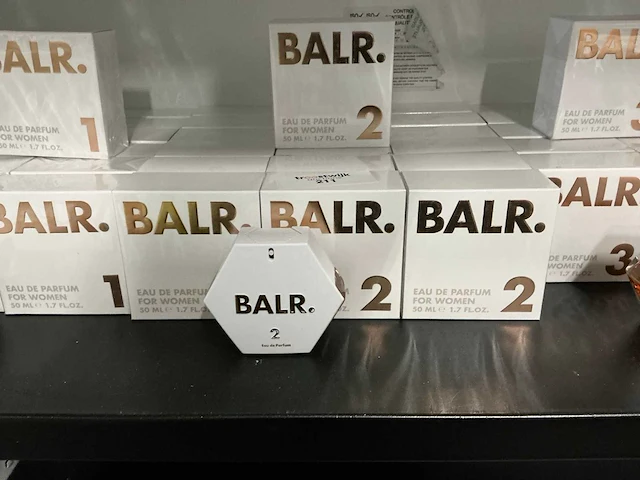 Partij balr 1/2/3 eau de parfum for woman 50ml (42x) - afbeelding 3 van  5