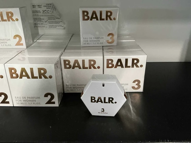 Partij balr 1/2/3 eau de parfum for woman 50ml (42x) - afbeelding 4 van  5