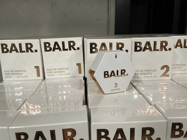 Partij balr 1/2/3 eau de parfum woman 30ml (137x) - afbeelding 5 van  5