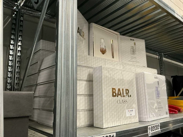 Partij balr class eau de parfum for woman giftsets (40x) - afbeelding 6 van  6