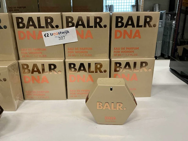 Partij balr dna eau de parfum for woman/men 50ml (52x) - afbeelding 3 van  4