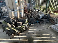 Partij banden en rupsbanden - afbeelding 1 van  5