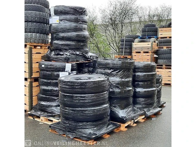 Partij banden michelin - afbeelding 1 van  12