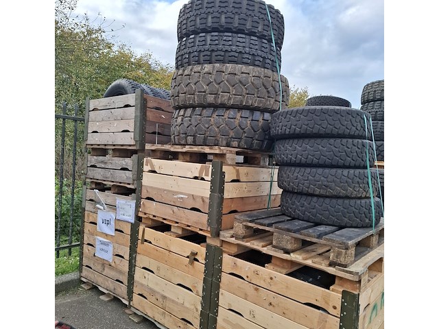 Partij banden, o.a. continental - afbeelding 2 van  10