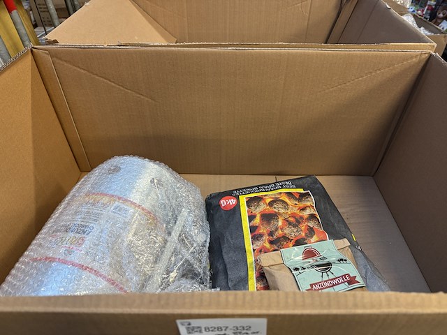 Partij barbecue toebehoren/houtskool - afbeelding 2 van  5