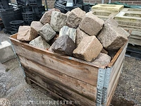 Partij basalt keien in 4x palletkrat - afbeelding 6 van  7
