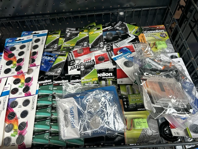 Partij batterijen grundig, philips, camelion, varta, nedis - afbeelding 2 van  8