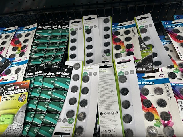 Partij batterijen w.o. philips, grundig, camelion - afbeelding 3 van  7