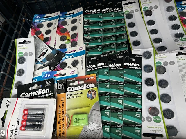 Partij batterijen w.o. philips, grundig, camelion - afbeelding 4 van  7