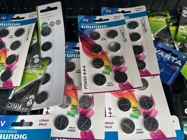 Partij batterijen w.o. philips, grundig, camelion - afbeelding 5 van  7