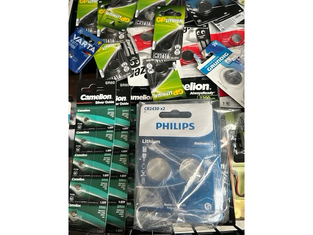 Partij batterijen w.o. philips, grundig, camelion - afbeelding 6 van  7