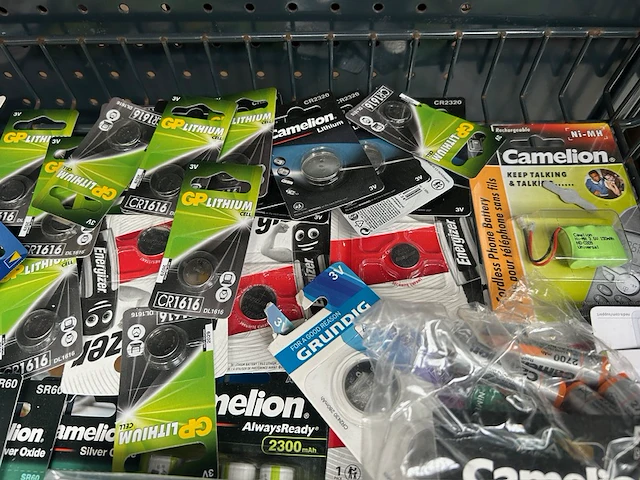 Partij batterijen w.o. philips, grundig, camelion - afbeelding 7 van  7