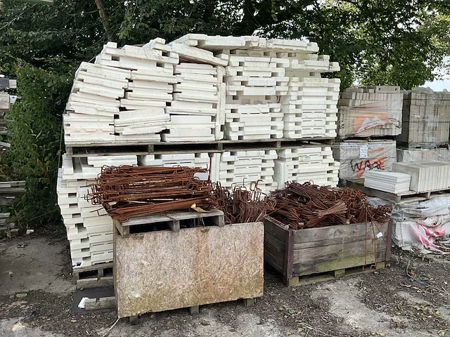 Partij bekistingsmateriaal - afbeelding 1 van  6