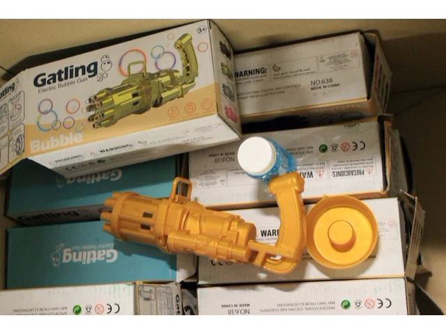 Partij bellenblaas electrick doos bekeus ruim 22 st ds 64 - afbeelding 1 van  5