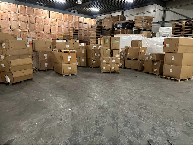 Partij best afzuigkappen en toebehoren (circa 14 pallets) - afbeelding 1 van  10