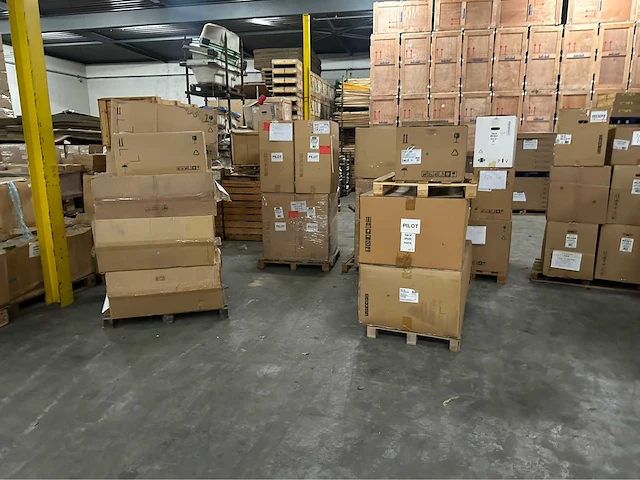 Partij best afzuigkappen en toebehoren (circa 14 pallets) - afbeelding 3 van  10