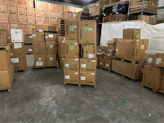 Partij best afzuigkappen en toebehoren (circa 14 pallets) - afbeelding 4 van  10