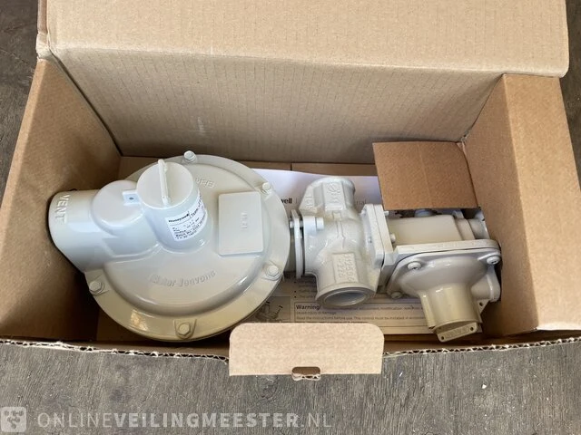 Partij bestaande uit 8 stuks nieuwe honeywell type j125-s10 gasdrukregelaars honeywell - afbeelding 1 van  3