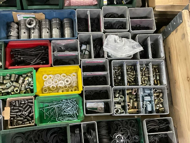 Partij bevestiging- en montagemateriaal - afbeelding 3 van  10