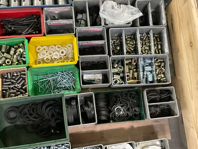 Partij bevestiging- en montagemateriaal - afbeelding 4 van  10