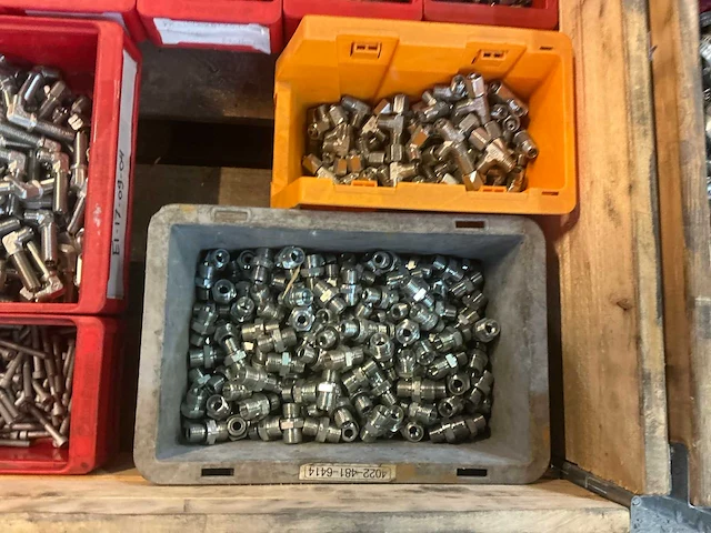 Partij bevestigingmiddelen - afbeelding 7 van  7