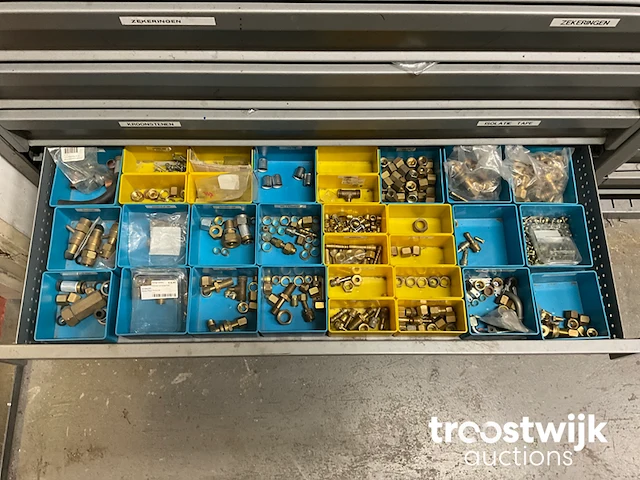Partij bevestigings-/ en elektro-technisch materiaal - afbeelding 2 van  36