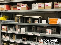 Partij bevestigings-/ en elektro-technisch materiaal - afbeelding 24 van  36
