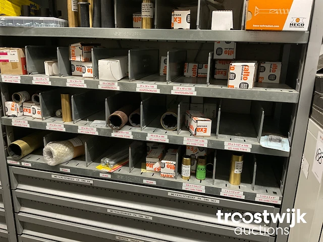 Partij bevestigings-/ en elektro-technisch materiaal - afbeelding 25 van  36
