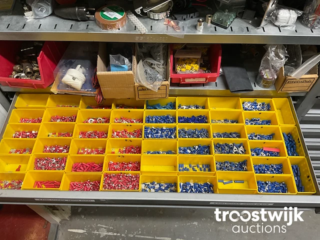 Partij bevestigings-/ en elektro-technisch materiaal - afbeelding 22 van  36