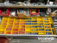 Partij bevestigings-/ en elektro-technisch materiaal - afbeelding 22 van  36