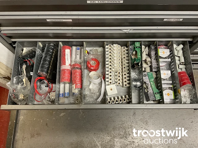 Partij bevestigings-/ en elektro-technisch materiaal - afbeelding 36 van  36