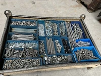 Partij bevestigingsmateriaal (bouten en moeren) - afbeelding 1 van  4