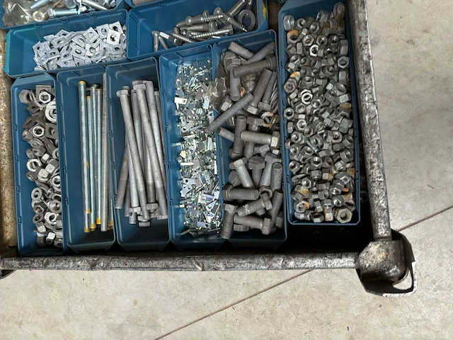 Partij bevestigingsmateriaal (bouten en moeren) - afbeelding 2 van  4