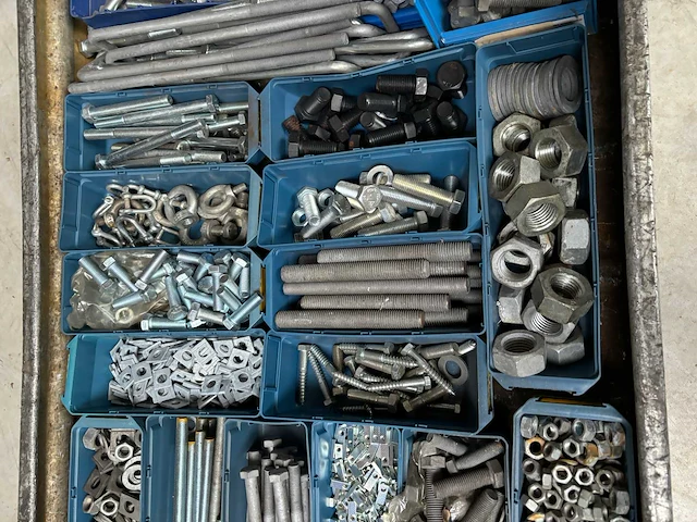 Partij bevestigingsmateriaal (bouten en moeren) - afbeelding 3 van  4