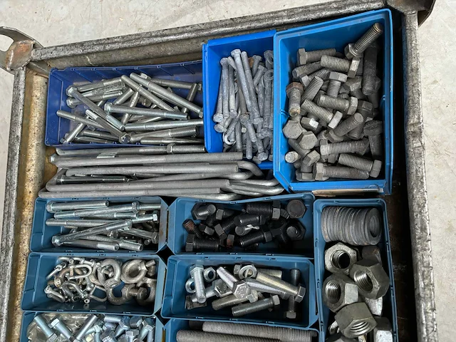 Partij bevestigingsmateriaal (bouten en moeren) - afbeelding 4 van  4
