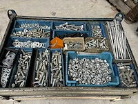 Partij bevestigingsmateriaal (bouten en moeren) - afbeelding 1 van  3