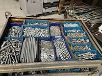 Partij bevestigingsmateriaal (bouten en moeren) - afbeelding 1 van  4