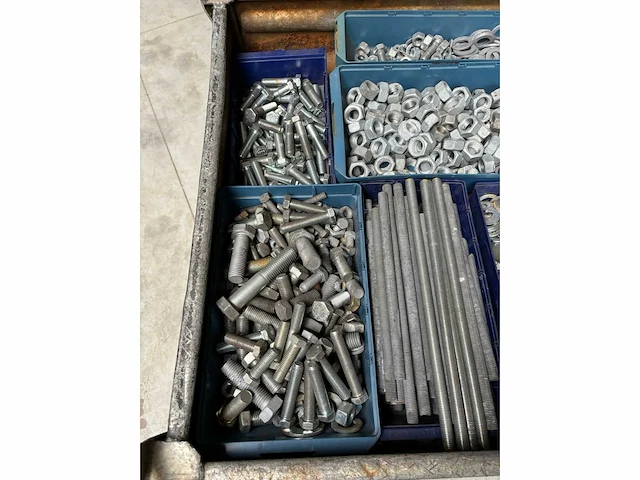 Partij bevestigingsmateriaal (bouten en moeren) - afbeelding 2 van  4