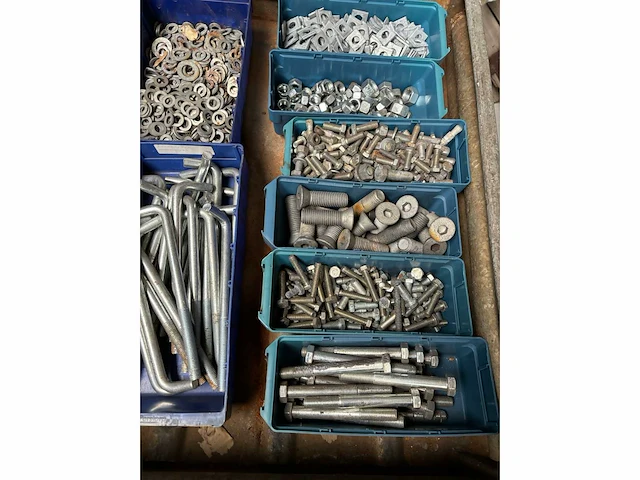 Partij bevestigingsmateriaal (bouten en moeren) - afbeelding 4 van  4
