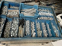 Partij bevestigingsmateriaal (bouten en moeren) - afbeelding 1 van  4