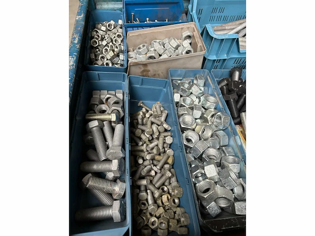 Partij bevestigingsmateriaal (bouten en moeren) - afbeelding 2 van  4