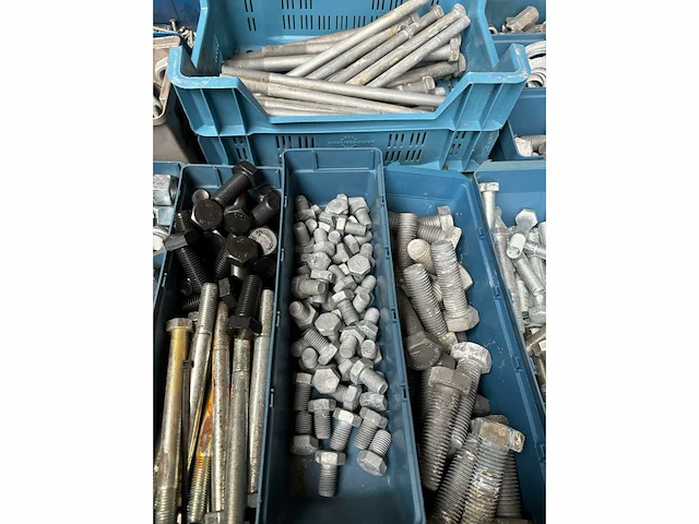 Partij bevestigingsmateriaal (bouten en moeren) - afbeelding 3 van  4